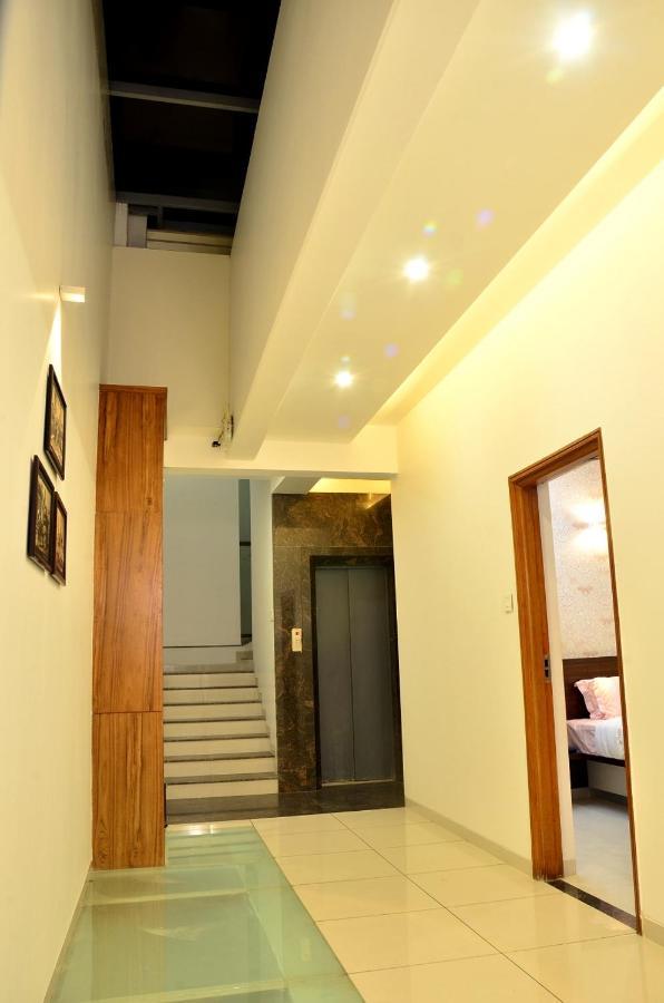 Hotel Sri Sri Executive, Kolhapur Exterior photo