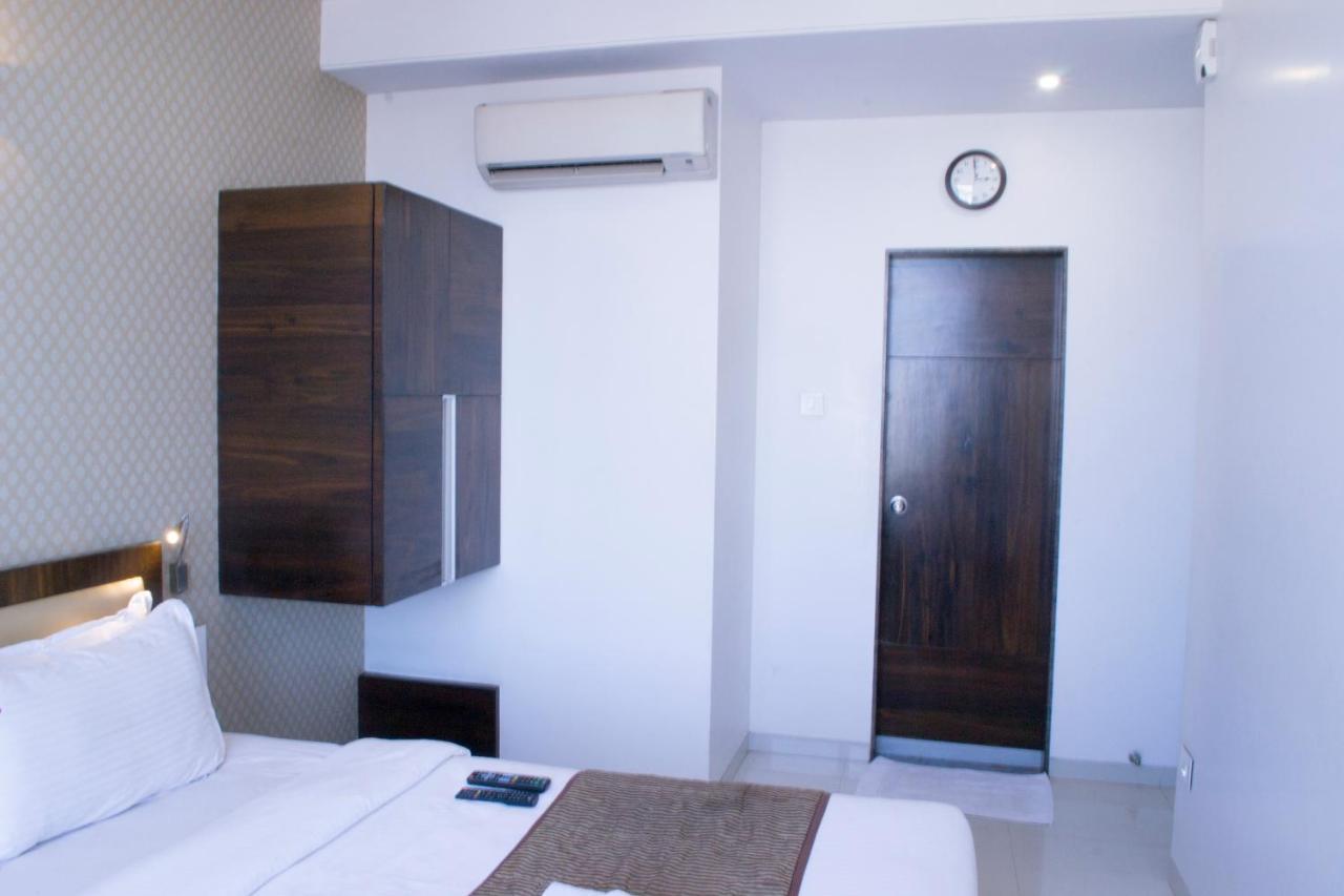 Hotel Sri Sri Executive, Kolhapur Exterior photo