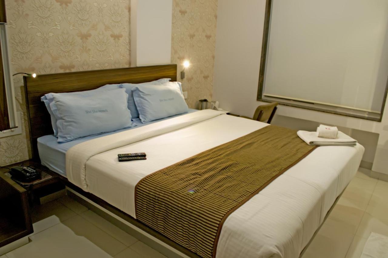 Hotel Sri Sri Executive, Kolhapur Exterior photo