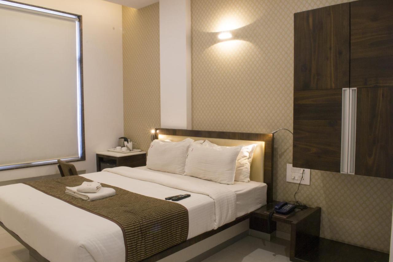 Hotel Sri Sri Executive, Kolhapur Exterior photo