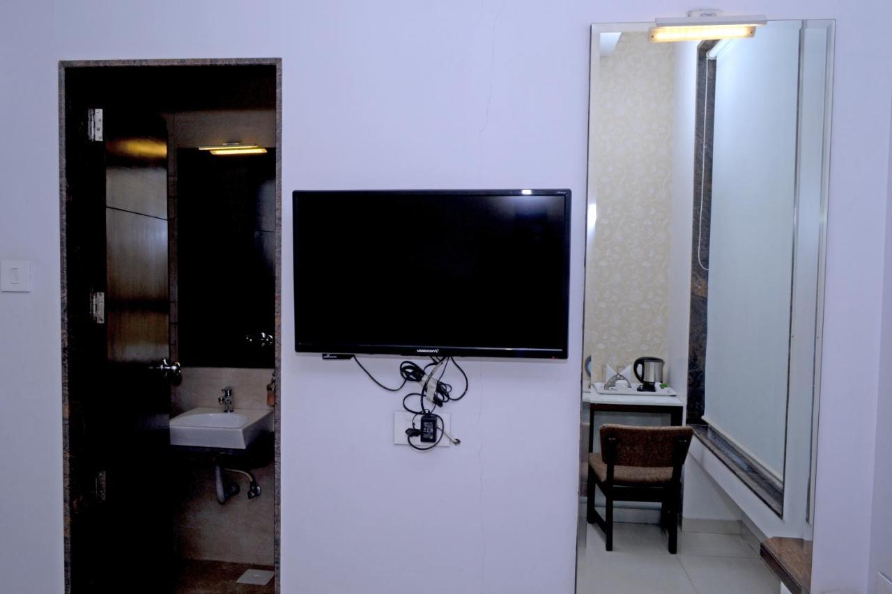 Hotel Sri Sri Executive, Kolhapur Exterior photo