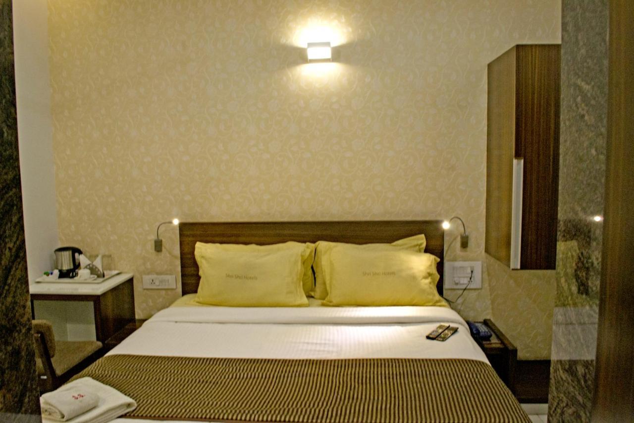 Hotel Sri Sri Executive, Kolhapur Exterior photo