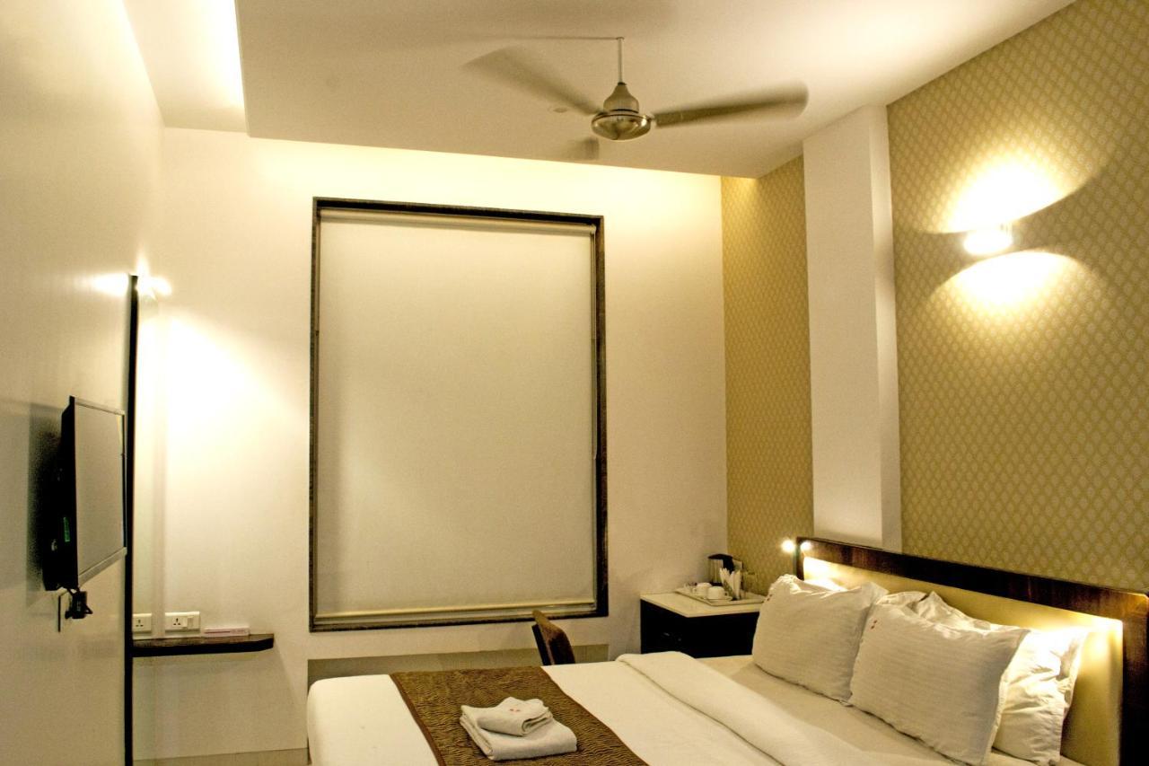Hotel Sri Sri Executive, Kolhapur Exterior photo