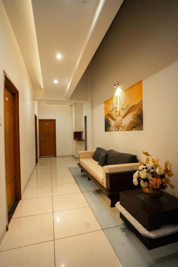 Hotel Sri Sri Executive, Kolhapur Exterior photo