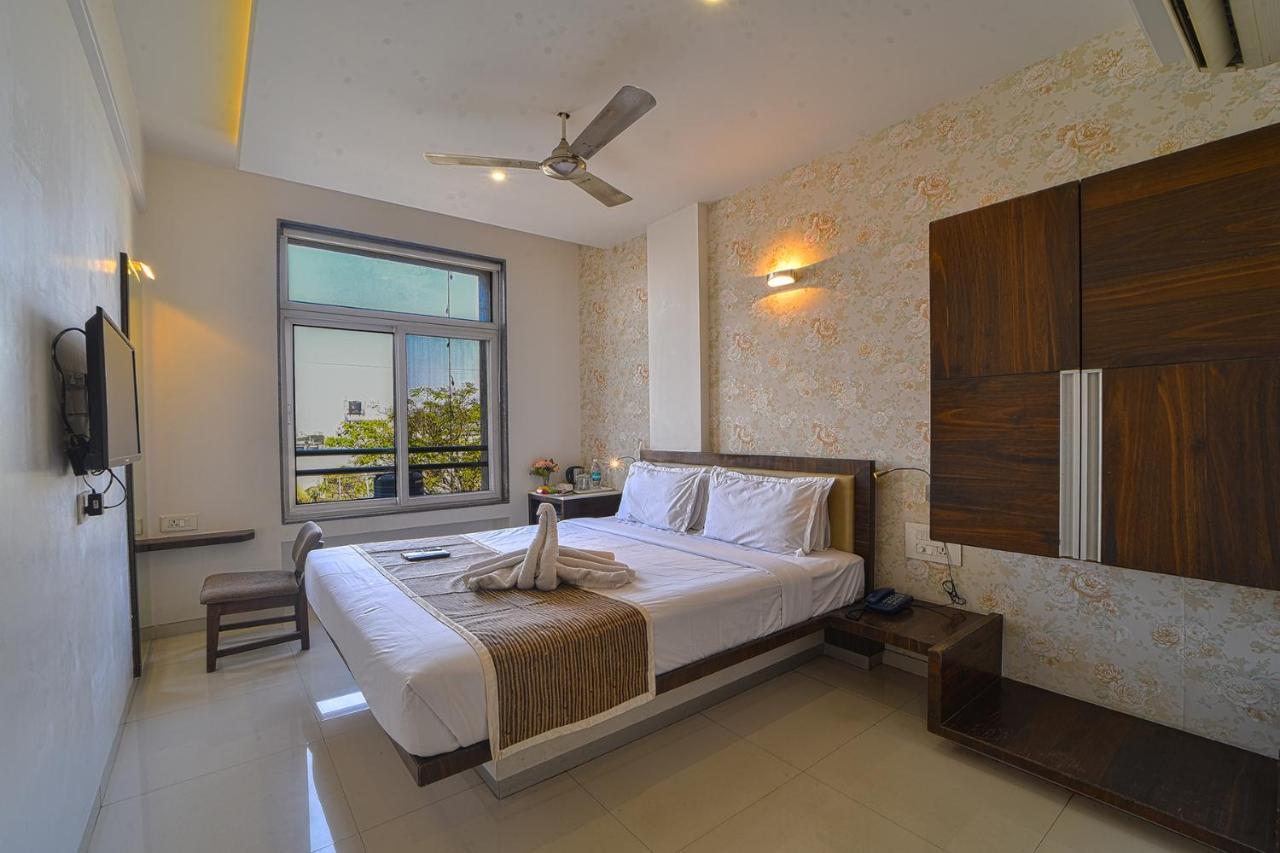 Hotel Sri Sri Executive, Kolhapur Exterior photo