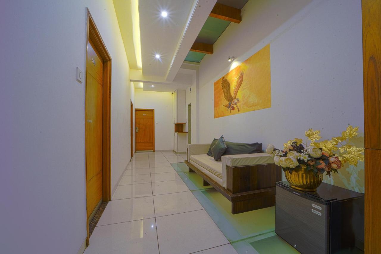 Hotel Sri Sri Executive, Kolhapur Exterior photo