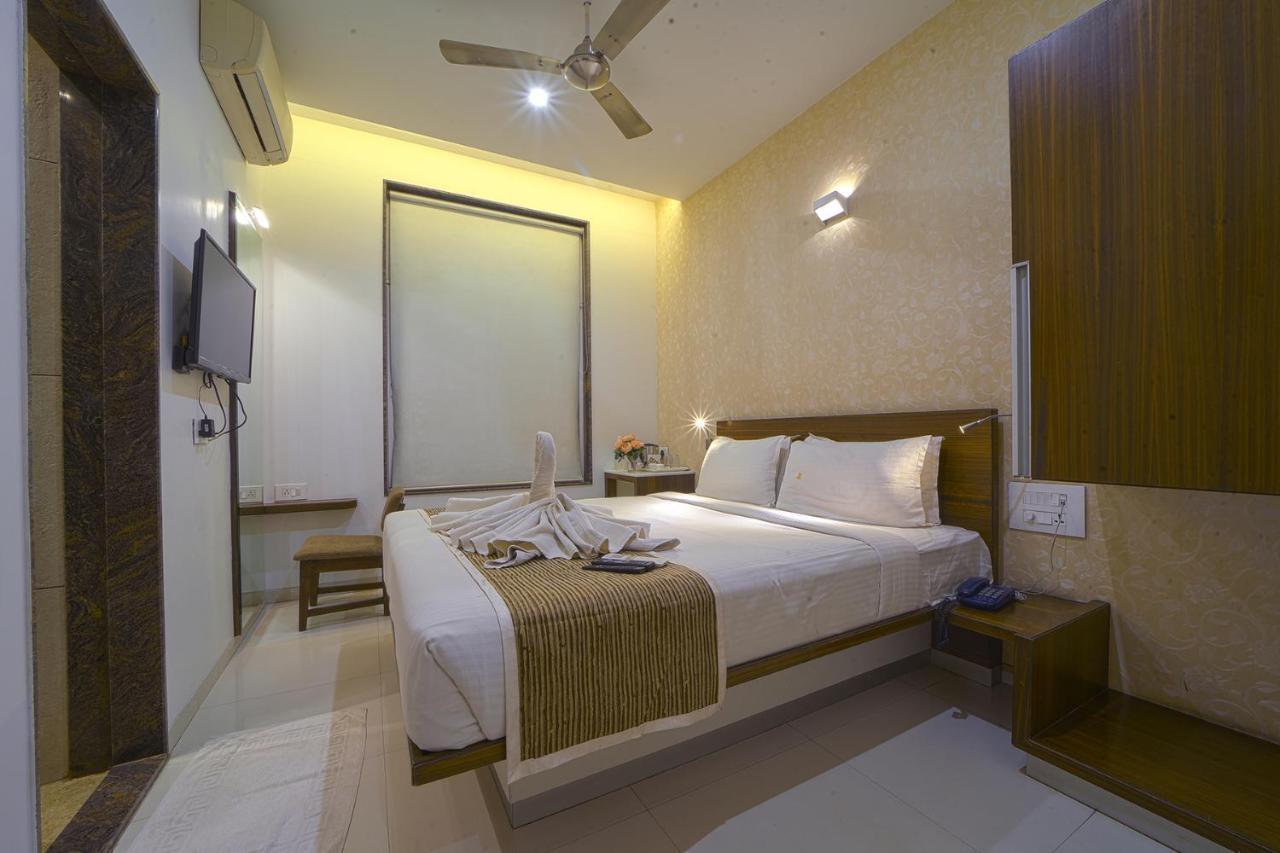 Hotel Sri Sri Executive, Kolhapur Exterior photo