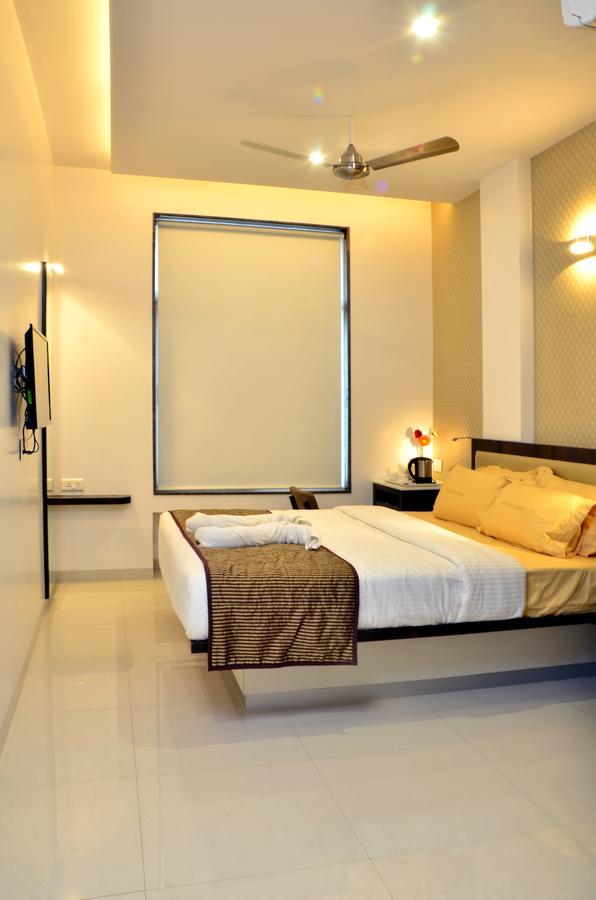 Hotel Sri Sri Executive, Kolhapur Exterior photo