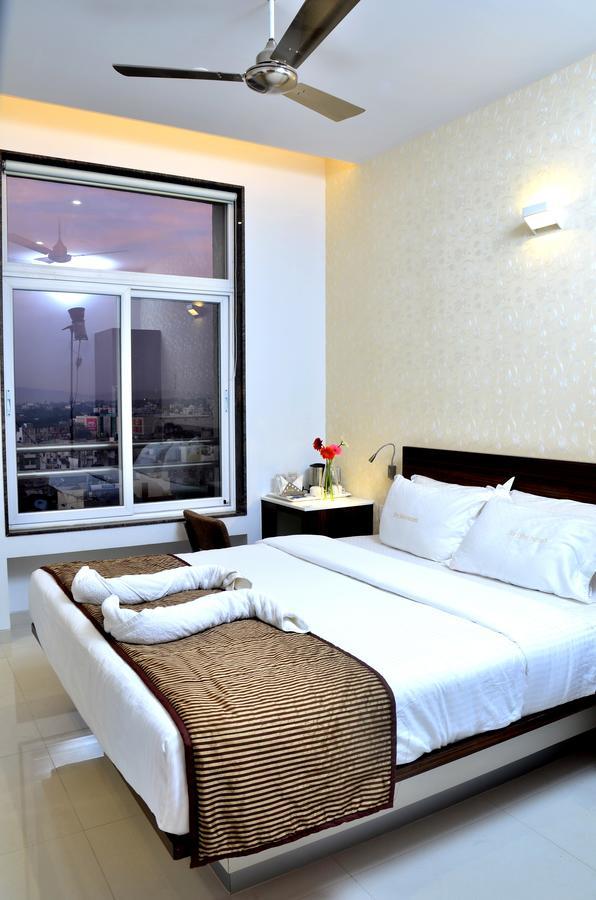 Hotel Sri Sri Executive, Kolhapur Exterior photo