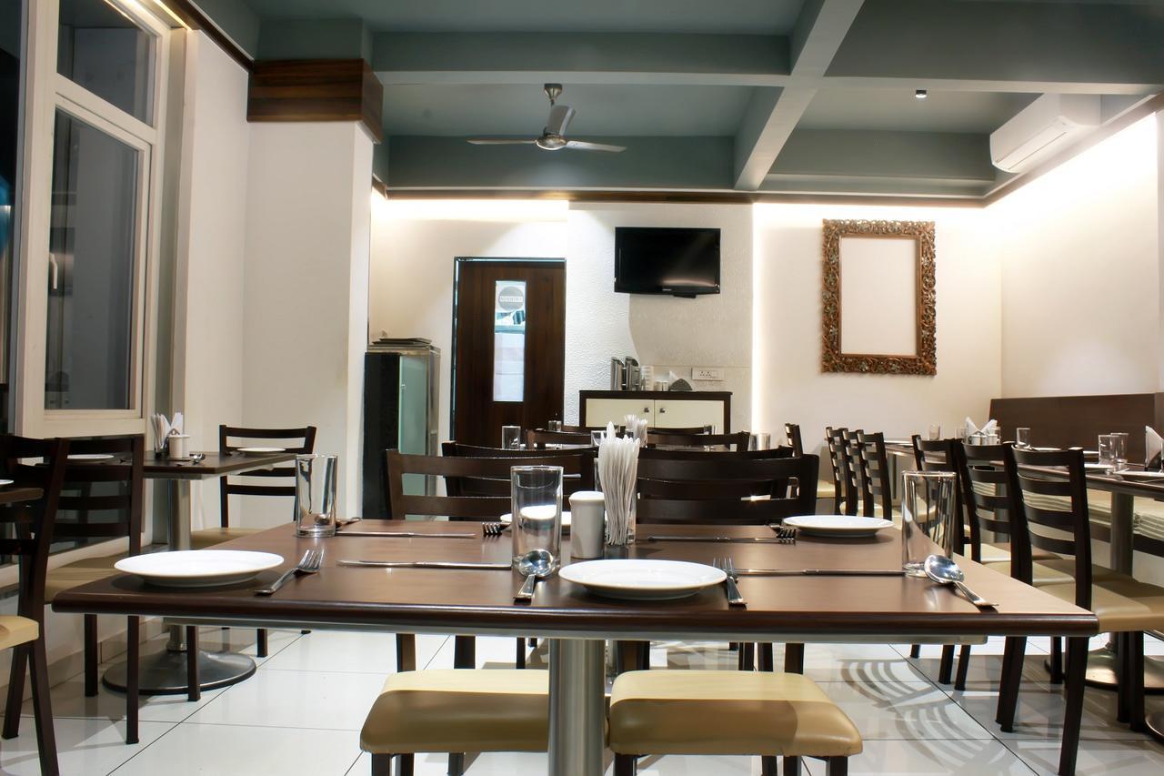 Hotel Sri Sri Executive, Kolhapur Exterior photo